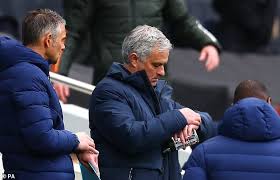 Joao sacramento et nuno santos rejoignent le staff de josé mourinho à tottenham. Tottenham Are Monitoring Wolves Coach Nuno Espirito Santo As A Replacement For Jose Mourinho Aktuelle Boulevard Nachrichten Und Fotogalerien Zu Stars Sternchen