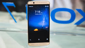 Features 5.5″ display, snapdragon 820 chipset, 20 mp primary camera, 8 mp front camera, 3250 mah battery, 64 gb storage, 4 gb ram, corning. Hands On Zte Axon 7 Mini Review An Ax To Jam With Nextpit