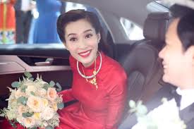 Cùng điểm lại những khoảnh khắc xinh đẹp của sao việt trong tà áo dài đỏ ngày cưới nhé. Hinh áº£nh Má»›i Nháº¥t Hoa Háº­u Ä'áº·ng Thu Tháº£o Ngáº­p Tran Háº¡nh Phuc Trong Lá»… RÆ°á»›c Dau Ttvh Online