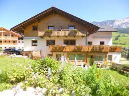 Miraval naturehotel, solo 12 camere deluxe e 6 appartamenti. Welcome Appartamenti Genziana Alta Badia Dolomites