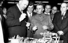 Dacă verbul a vrea are, la timpul trecut (imperfect, persoana i singular), forma vream, verbul a voi are, la același „eu chiar am să lansez o cruciadă personală, nu glumesc, până aflăm cine sunt oamenii ăștia care ne distrug limba decretând regulile oficiale și care. Cum Se Zice Corect Vroiam Sau Voiam Se Zice Vroiam