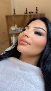 0.3 ml filler 💉 për një touch natyral, Pak volum