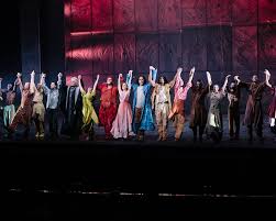 Cette comédie musicale s'inspire du roman homonyme de victor hugo. Final Performance Today Of Notredamelondon It Has Been An Utter Joy To Return To This Beautiful City Thank You To All Who Have Joined Us And Made This Show So Special