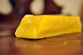 10 Uses For Beeswax 2 Wood Polish A One To One Mixture Of Melted Beeswax And Olive Oil Makes A Great Polish For W Beeswax Diy Food Recipes Homemade Beauty