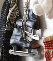 Un Noel Dans Le Wisconsin Scandinavian Christmas Christmas Decorations Rustic Vintage Ice Skating