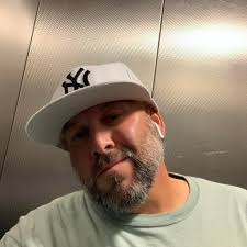 Sicilian-style square pizza and classic Italian spumoni 🍕😍 Alex  Guarnaschelli heads to Brooklyn for a family meal at L&B Spumoni Gardens!