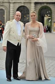 Fürstin charlène wechselt ständig ihre frisur. Durch Die Jahre Mit Charlene Von Monaco Charlene Von Monaco Prinzessin Charlene Monaco
