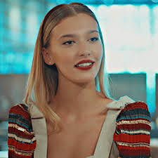 Oyuncu melisa döngel'in öz babasının cinsel istismarına uğramasıyla ilgili detaylar, yargıtay'da bekleyen dava dosyasında ortaya çıktı. Hel Icons Ceren Basar Melisa Dongel Sen Cal