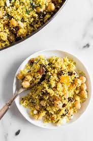 Place the couscous in a bowl, pour in the sesame seed oil and ras el hanout. Moroccan Couscous With Chickpeas With Ras El Hanout And Dried Fruit