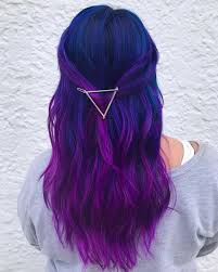 Since my hair salon has been closed for months and i'm not seeing anyone in real life besides my family, i decided to take the plunge and dye my hair purple at home. Serious Mermaid Vibes Today Colo Haarfarben Lila Haarfarbe Haarfarben Ideen