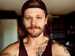 Austin Grant's Instagram, Twitter & Facebook