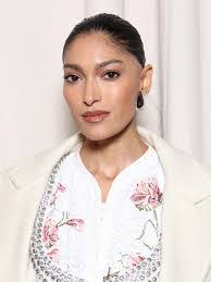 Jessica Heald's Instagram, Twitter & Facebook