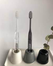 100均 暮らしに役立つ生活雑貨セレクトマニュアル 驚きのクォリティとおしゃれなデザイン folk 歯ブラシスタンド 100均 セリア