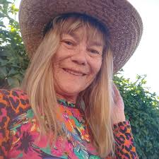 I love looking at photos and connecting with friends