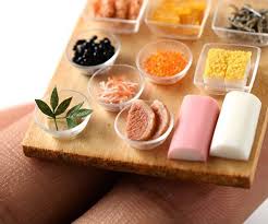 今日から始まった心斎橋ミニチュア教室のお節料理のパーツ見本 miniature ミニチュア miniature food miniature food tutorials tiny food