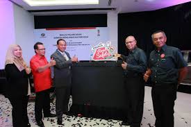 Universiti teknologi mara (uitm) is a public university based primarily in shah alam, malaysia, that accepts only bumiputera. Perodua Launches 5 Year Road Safety Campaign Prebiu Com