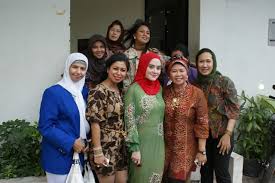 See more ideas about indonesian women, indonesian, dutch east indies. Wanita Power What Women In The Us Could Learn From Indonesians Techcrunch