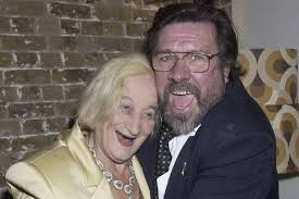 Ricky tomlinson is an english actor, political activist and an author who has appeared in many popular television shows and films since the 1980s. Ricky Tomlinson Leads Tributes To Liz Smith As He Praises Absolutely Lovely Royle Family Star Daily Record