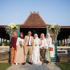 38,840 likes · 82 talking about this. Viral Tips Pesta Pernikahan Dengan Biaya Kurang Dari Rp25 Juta Lifestyle Liputan6 Com