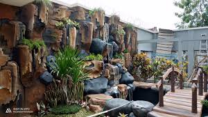 Siapa taman yang dilengkapi dengan tebing buatan? Jasa Pembuatan Lanskap Kolam Relief Dekorasi Tebing Air Terjun Dan Air Mancur Di Kediri Jasa Pembuatan Taman