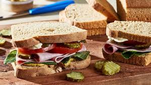 Cara pembuatan sandwich cukup mudah, kamu bisa menggunakan roti tawar polos atau roti gandum. Pejuang Diet Mari Merapat Sarapan Dengan Sandwich Roti Gandum Yuk Begini Cara Membuatnya News On Rcti