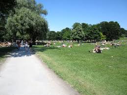 Auch der große garten mit sehr gepflegtem pool ist sehenswert. Englischer Garten In Munchen Bilder Tipps Und Infos