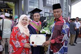 Pelajar ad 116 diploma seni lukis dan seni reka fesyen widad college загрузил: Lelaki Ini Kongsi Resepi Berjaya Dalam Jurusan Seni Reka Seni Lukis
