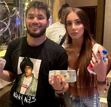 Streamer Adin Ross is tricked by viewers into looking at his naked sister -  Community - UNILAD