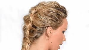 Start french braiding your hair halfway down the back of your head, favoring one side. Https Encrypted Tbn0 Gstatic Com Images Q Tbn And9gcqlvpdlhedinafgnuicbaemmxpvwxkatiykug Usqp Cau