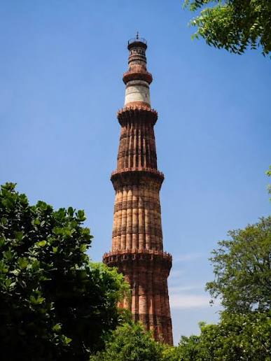 A Past and Present view of Chauburji, It is a four-domed Tughlaq-era building said to be built by Firoz Shah Tughlaq. However massive damage during the 1857 uprising and its nineteenth-century restoration