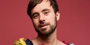 Adrián Bello presenta "Brasil", el primer adelanto de su nuevo álbum