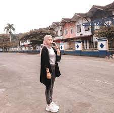 Casual hijab outfit, ootd hijab, ootd poses, black hijab, kebaya, hijab. Facebook