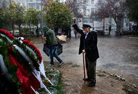 «o μανώλης γλέζος, τον οποίο είχα την τύχη και την τιμή να γνωρίσω και να με δεχθεί στο σπίτι του, ήταν μια μεγάλη μορφή της εθνικής αντίστασης κατά της ναζιστικής κατοχής», σημειώνει ο κ. Pe8ane O Manwlhs Glezos Efhmerida 8arros