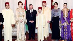 Princess lalla salma, consort of mohammed vi, has attracted attention of international media unlike her predecessors, princess lalla salma is the first consort to appear in public and be given a royal title. Prinzessin Lalla Salma Konigin Rania Wie Aus Tausendundeiner Nacht Konigin Rania Marokkanischer Kaftan Prinzessin