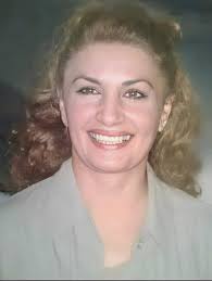 الفنانه الجميله سيده الدراما العراقية الفنانه ..آمال ياسين ممثلة عراقية  اشتهرت خلال فترة الثمانينيات ونالت شهرة واسعة من خلال المسلسلات التلفزيونية  العراقية و العربية المشتركةدرست الموسيقى في كلية الفنون الجميلة (بغداد)  بدايتها