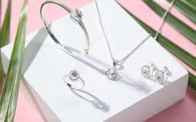 Gửi trang sức , bạc, mỹ ký , đồ phong thủy đi nước ngoài giá rẻ - Chuyển  phát nhanh quốc tế Dhl Việt Nam