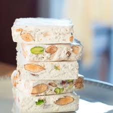 Nougat Glace Thermomix Pour 4 Personnes Recettes Elle A Table Recette Nougat Thermomix Recette Nougat Thermomix Idee Recette Thermomix