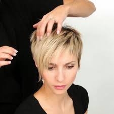 Welche frisur gefällt ihnen am besten? Short Hair On Short Side Of Bangs Kurzhaarschnitte Haarschnitt Pixie Haarschnitt