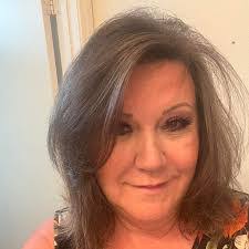 Leslie Ricker's Instagram, Twitter & Facebook