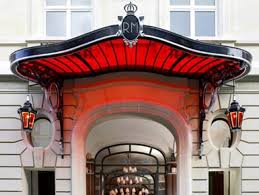 Besondere unterkünfte zum kleinen preis. Le Royal Monceau Raffles Paris Gets Honored With The Palace Distinction Luxurylaunches
