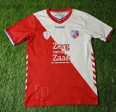 Strips include a bolted pinstripe detail, an abstract, kaleidoscopic design, a retro shirt ready for the. Fc Utrecht Home Fussball Trikots 2018 2019 Sponsored By Zorg Van De Zaak