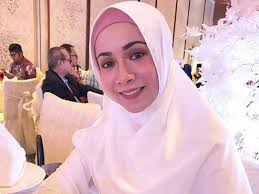 Nadia amira othman (lahir 26 oktober 1993) ialah seorang penyanyi, pengacara televisyen dan pelakon wanita malaysia. Amira Othman Buka Hati Cari Pasangan