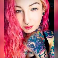 Abril Andrade's Instagram, Twitter & Facebook