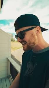 Austin Gee's Instagram, Twitter & Facebook