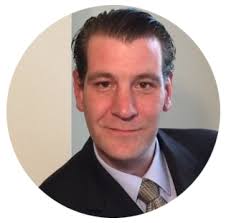 A motion designer. A graphic designer. And a video editor too