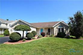 The gated community s 675 homes give residents a wide variety of home options amidst a charming setting. 7812 Pilliod Rd Holland Oh 43528 34 Photos Mls 6075044 Movoto