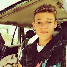 He also won a golden globe award for best supporting actor for the film quo vadis (he set the oscar and globe statuettes up on his desk as if playing doubles tennis; Unofficial Benjamin Lasnier Home Facebook