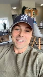 Derek Jacob's Instagram, Twitter & Facebook