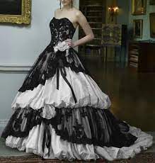 Vintage Long Ruffled Lace Gothic Wedding Dresses Black White Bridal Gowns Corset Handmade White Bridal Gown Vintage Ball Gowns Gowns