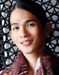 Bersama liza djaprie psikolog klinis oscar lawalata menceritakan tentang masa kecil dan remajanya. Desainer Muda Berbakat Tokoh Indonesia Tokohindonesia Com Tokoh Id